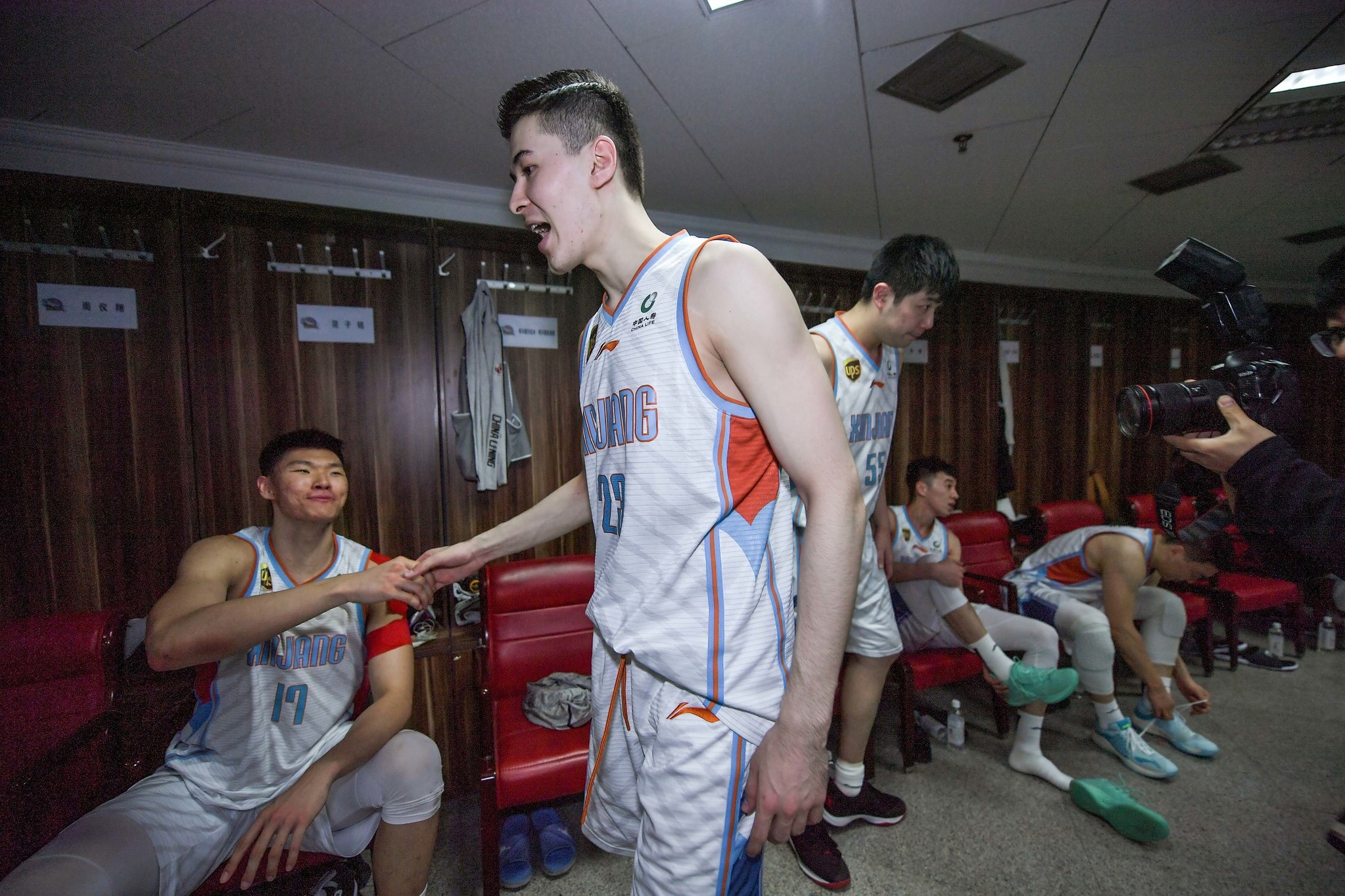 关于西汉姆加时末段止住颓势，志在CBA常规赛名次提升，管理层满意，更衣室氛围转暖的信息-牛牛网页版